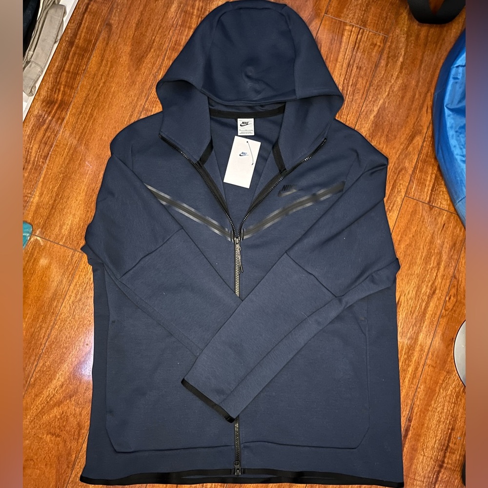 Navy Nike zip hoodie size XL w/ zipper pockets